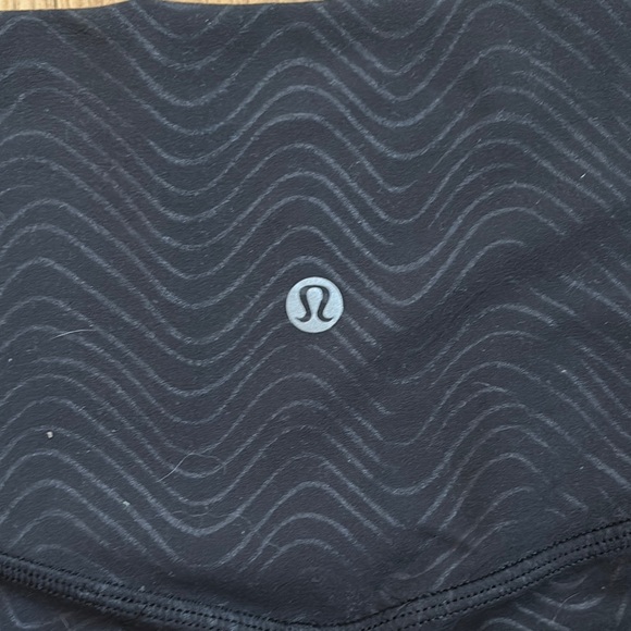 Lululemon Black High-Waisted Leggings with Subtle Pattern sz 10 - Picture 3 of 5